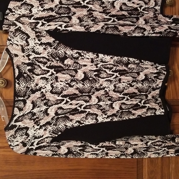 Cache skirt suits ,size small - Picture 6 of 6